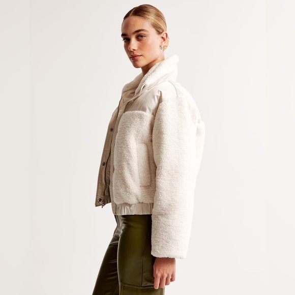 New with tags Abercrombie Sherpa Mini Ultra Puffer in Cream - Picture 4 of 5